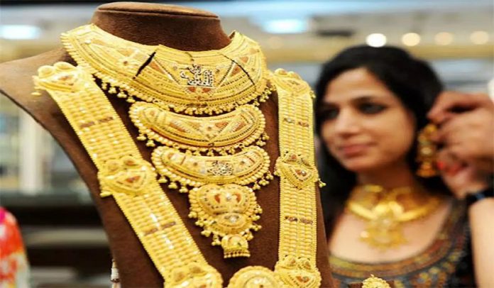 Gold and silver become expensive, know what is the rate of 10 grams of gold today