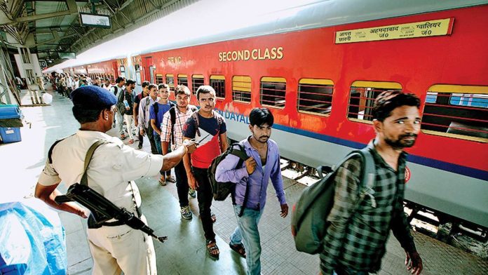 Indian Railways' gift to passengers! Huge reduction in fares, travel becomes easier for common people, details here