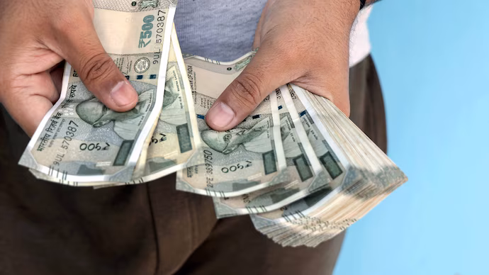 Indian Salary Hike : After Diwali bonus, now it's time for increments, bumper salaries will increase in these sectors next year. Indian Salary Hike : After Diwali bonus, now it's time for increments, bumper salaries will increase in these sectors next year.