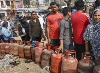 India LPG shortage panic booking 2026
