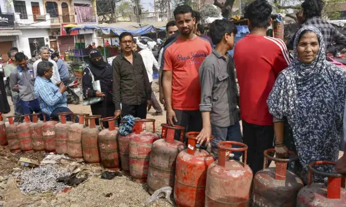 India LPG shortage panic booking 2026