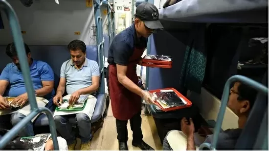IRCTC New Plan: One route one meal, contractors' arbitrariness will not work in moving train