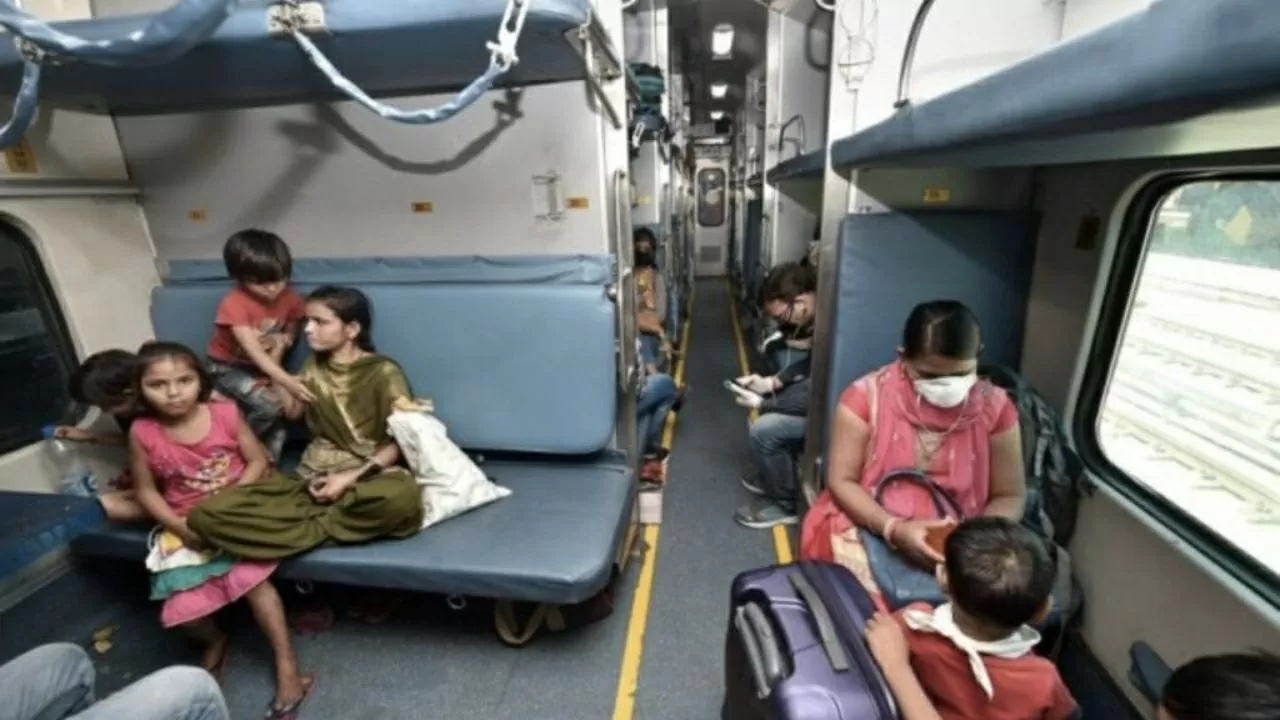 Railway issued Guideline: This is big news for those traveling at night! The rule of sleeping in the train has changed, see the new guideline Railway issued Guideline: This is big news for those traveling at night! The rule of sleeping in the train has changed, see the new guideline