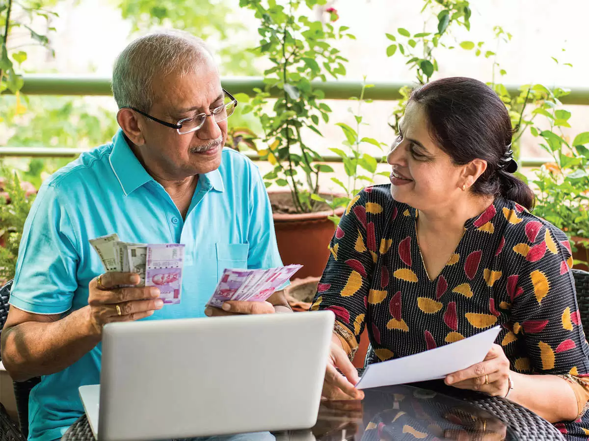 SCSS vs Senior Citizen FD : Which scheme is better for the elderly, SCSS or Bank FD, know where they are getting more benefits.