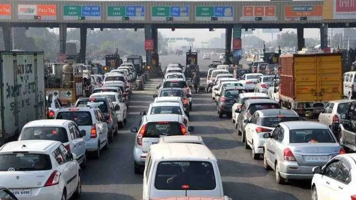Toll Tax : People will still be able to travel on the highway like before, order for toll increase put on hold Due to this the decision was postponed Toll Tax : People will still be able to travel on the highway like before, order for toll increase put on hold Due to this the decision was postponed
