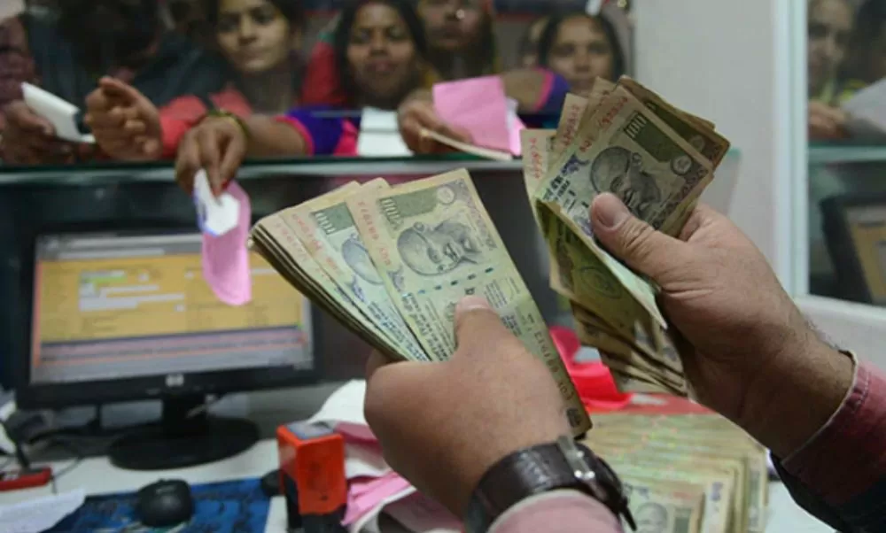 Cash Deposit Limit! Income tax notice can be received on depositing how much cash in the bank account, check details Cash Deposit Limit! Income tax notice can be received on depositing how much cash in the bank account, check details