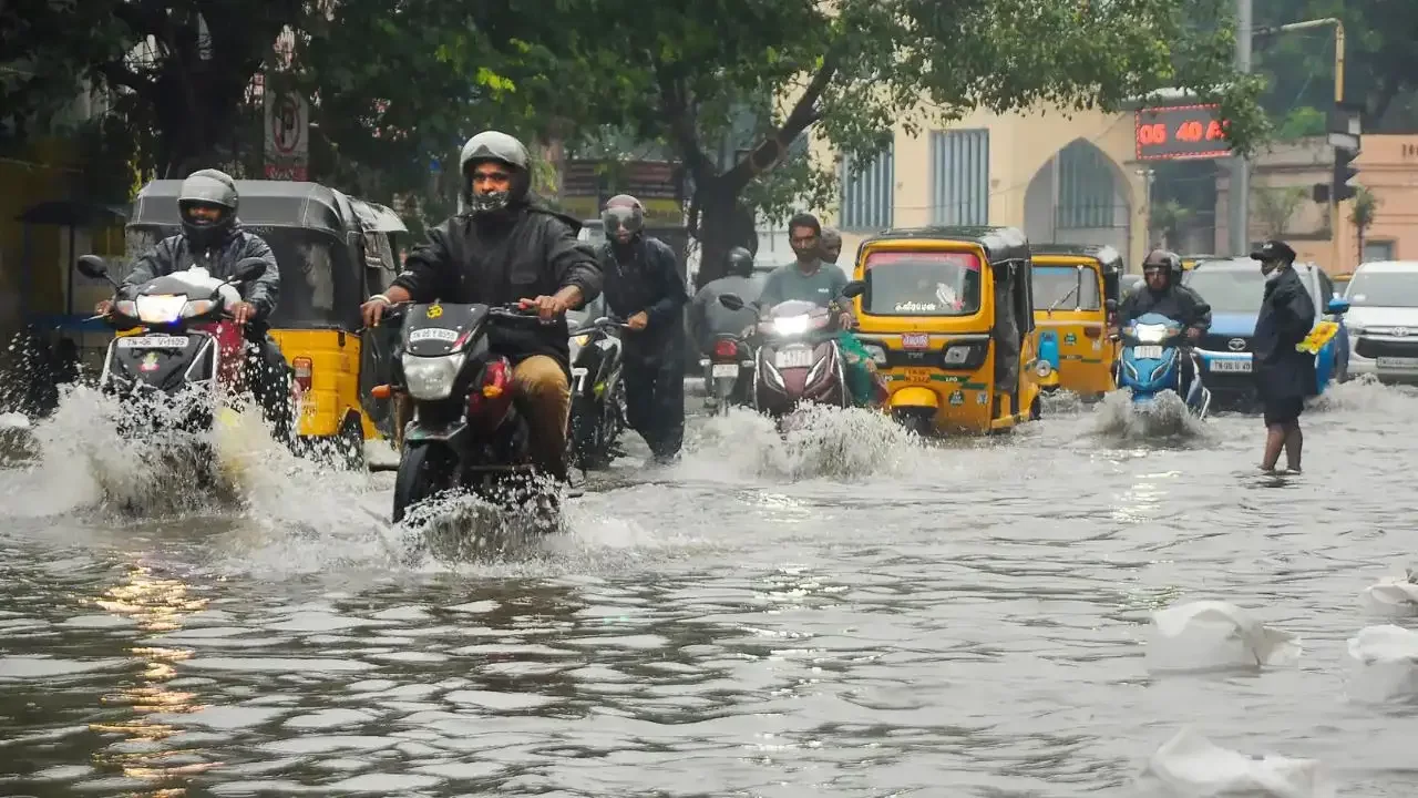 IMD's high alert, Heavy rain warning with thunderstorms from today till 23 May