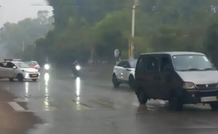 iqrfri04_delhi-rain_625x300_15_March_26