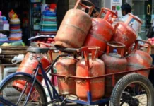 Government Cuts Ujjwala LPG Subsidy Quota to 4 Cylinders PM Ujjwala Yojana LPG cylinder reduction