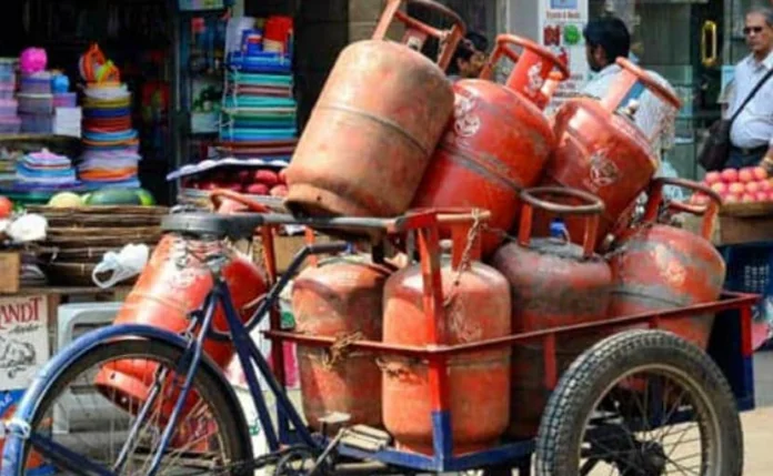 20f2ceca_gtnk7rno_lpg_650x400_01_July_19 PM Ujjwala Yojana LPG cylinder reduction