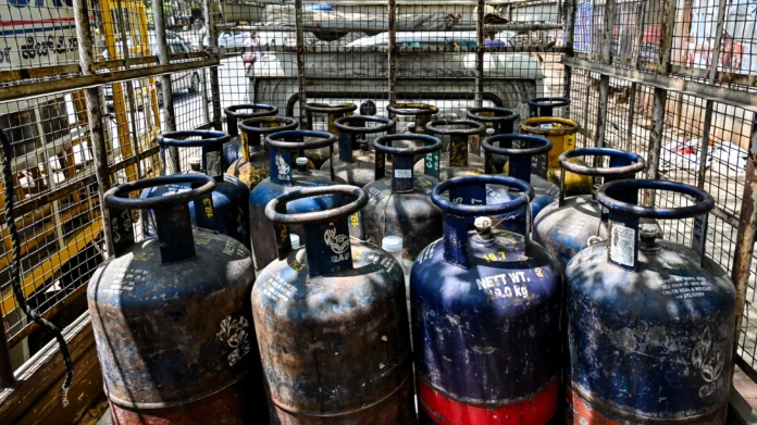 deccanherald_2F2026-03-21_2Ff0hrdc8z_2Ffile84xz34r88lvrtp5udow Prices of Commercial LPG
